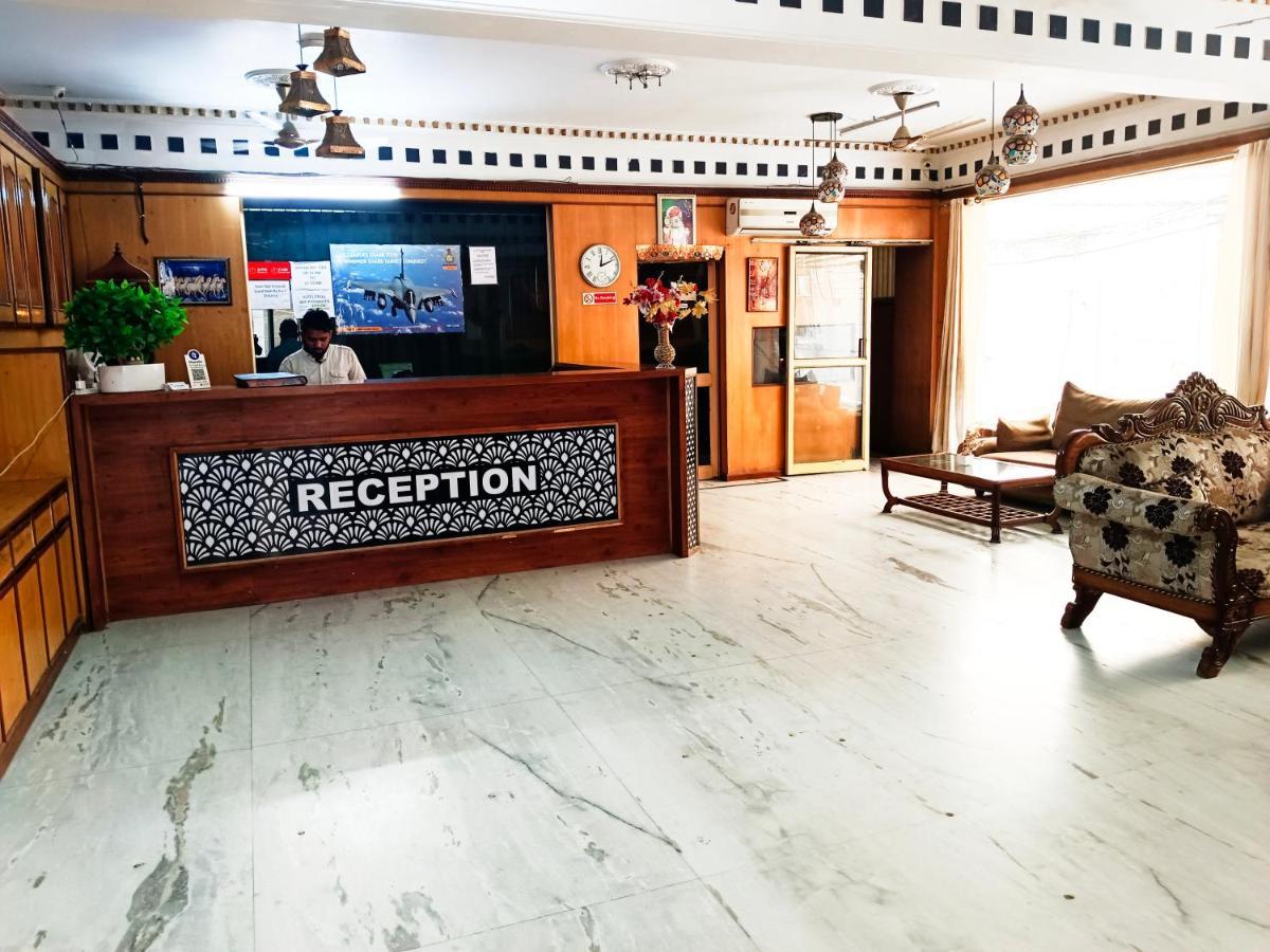 Hotel Krone Near Igi Airport Delhi ニューデリー エクステリア 写真